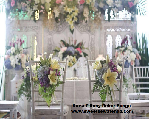 Kursi Kayu Tiffany